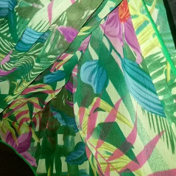 Floral scarf   - Picture 2 of 3